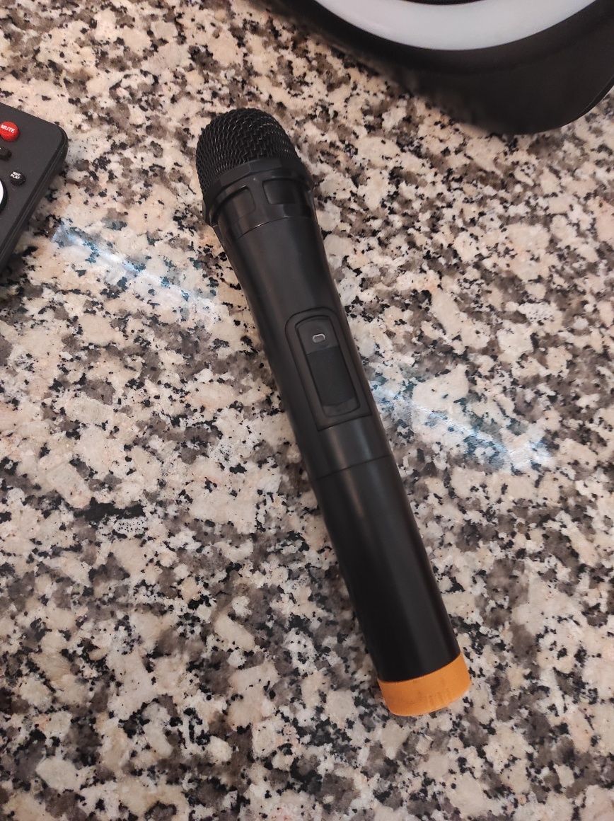 Coluna Bluetooth  c/ luzes   usada 1 vez