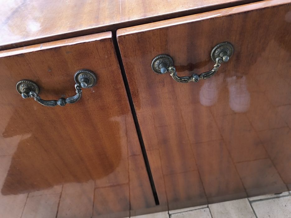 Тумба на ніжках комод тумбочка натуральне дерево лакована