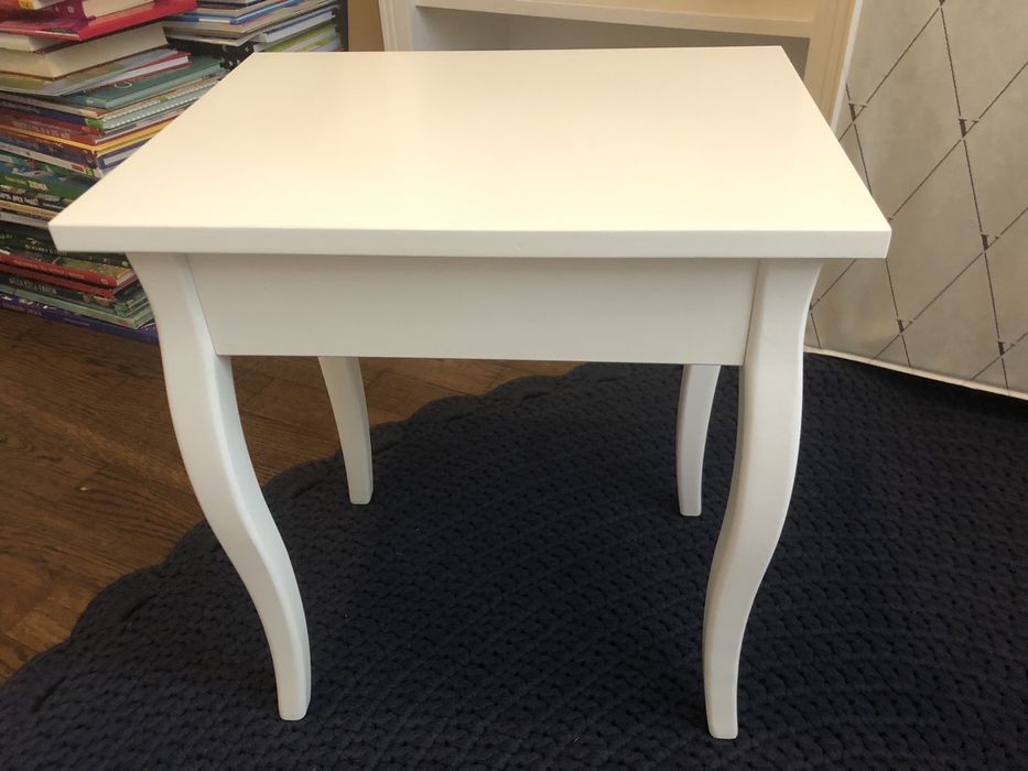 Biały taboret stołek Ikea Tinius