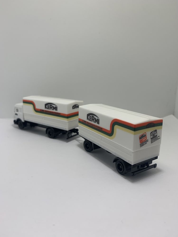 Mercedes com reboque da Herpa escala H0 1/87