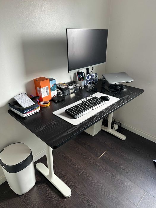 Mesa de Escritório + Estrutura Ajustável Manualmente – 140x70 cm