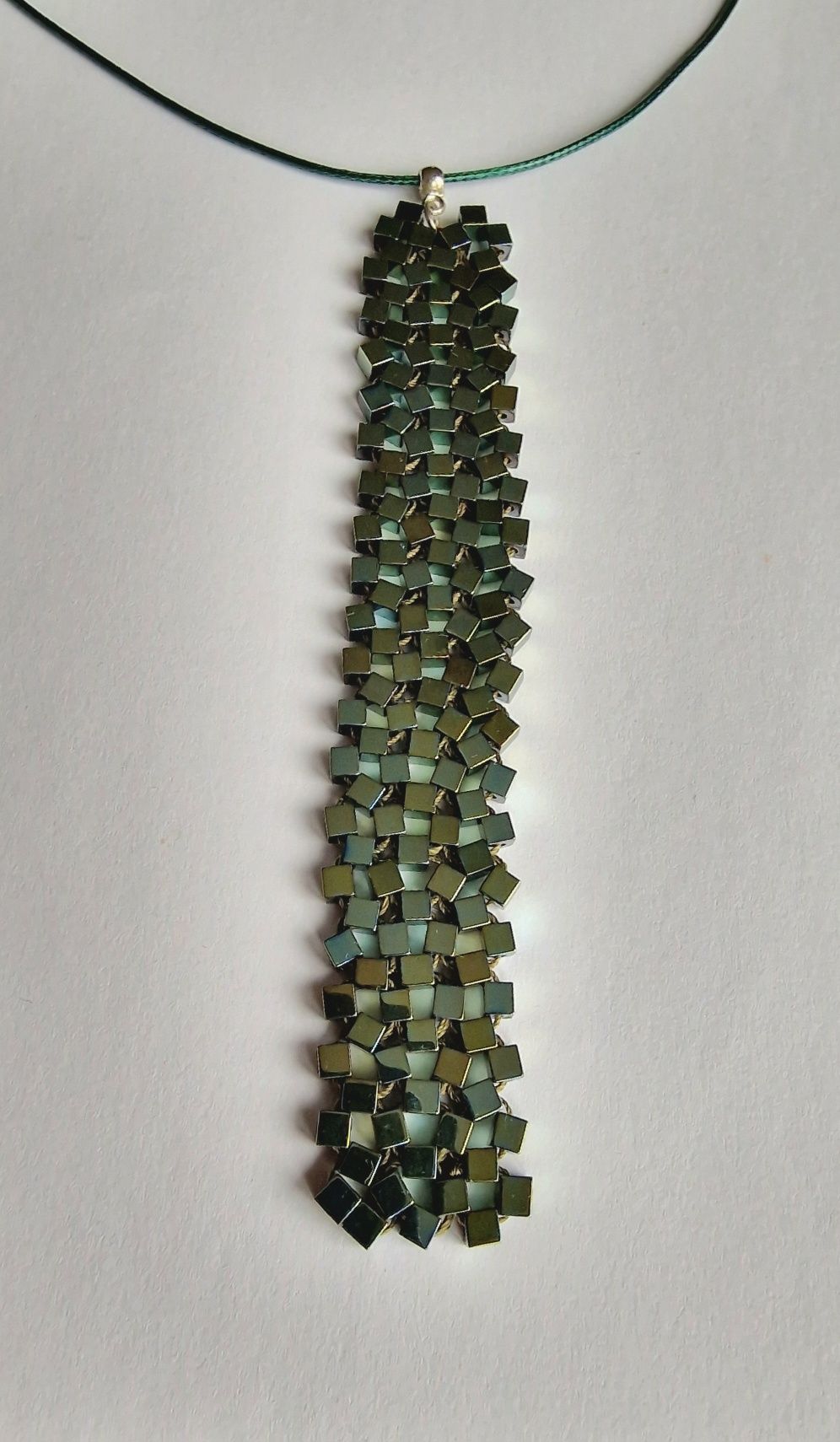 Długi naszyjnik z hematytu zielony