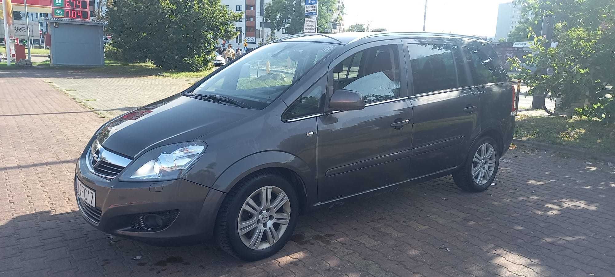 Opel Zafira 2010 rok 1.7 diesel jak nowe auto