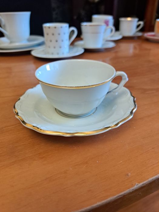 Wałbrzych filiżanka ze spodkiem  stan witrynkowy vintage prl