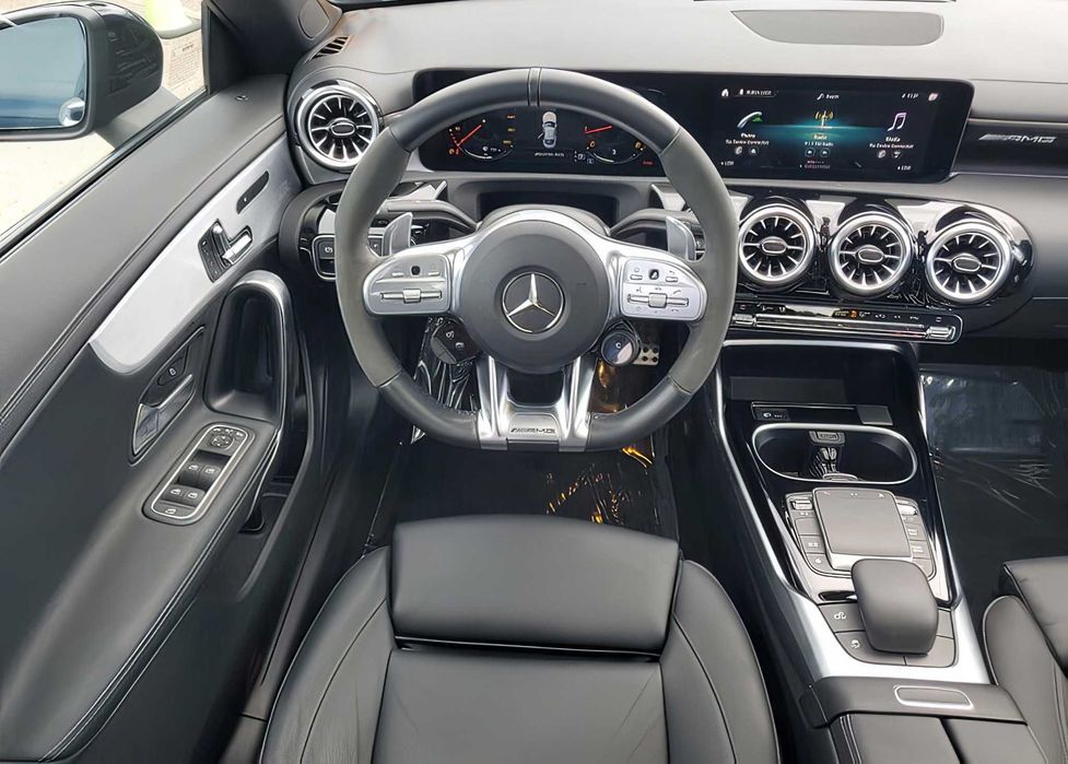 Mercedes-Benz CLA      2022