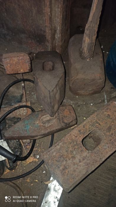 Кувалды топоры молотки вилы