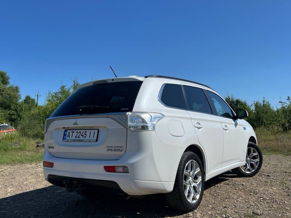 Продам  Mitsubishi Outlander PHEV
