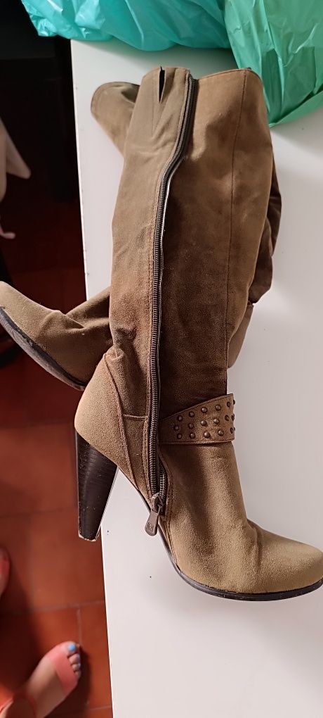 Botas verde seco tamanho 35 Marca Tapadas