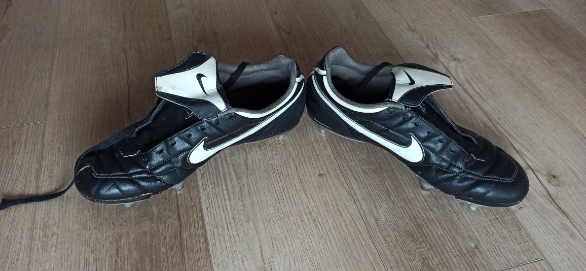 Sprzedam korki wkręty Nike rozmiar 45 29cm skóra