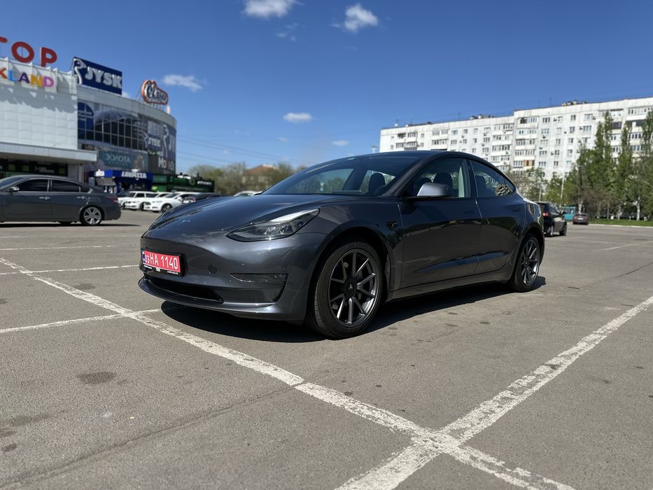Продам Tesla model 3