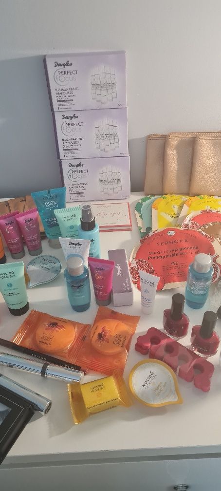 Zestaw kosmetyków box sephora douglas mix produktów