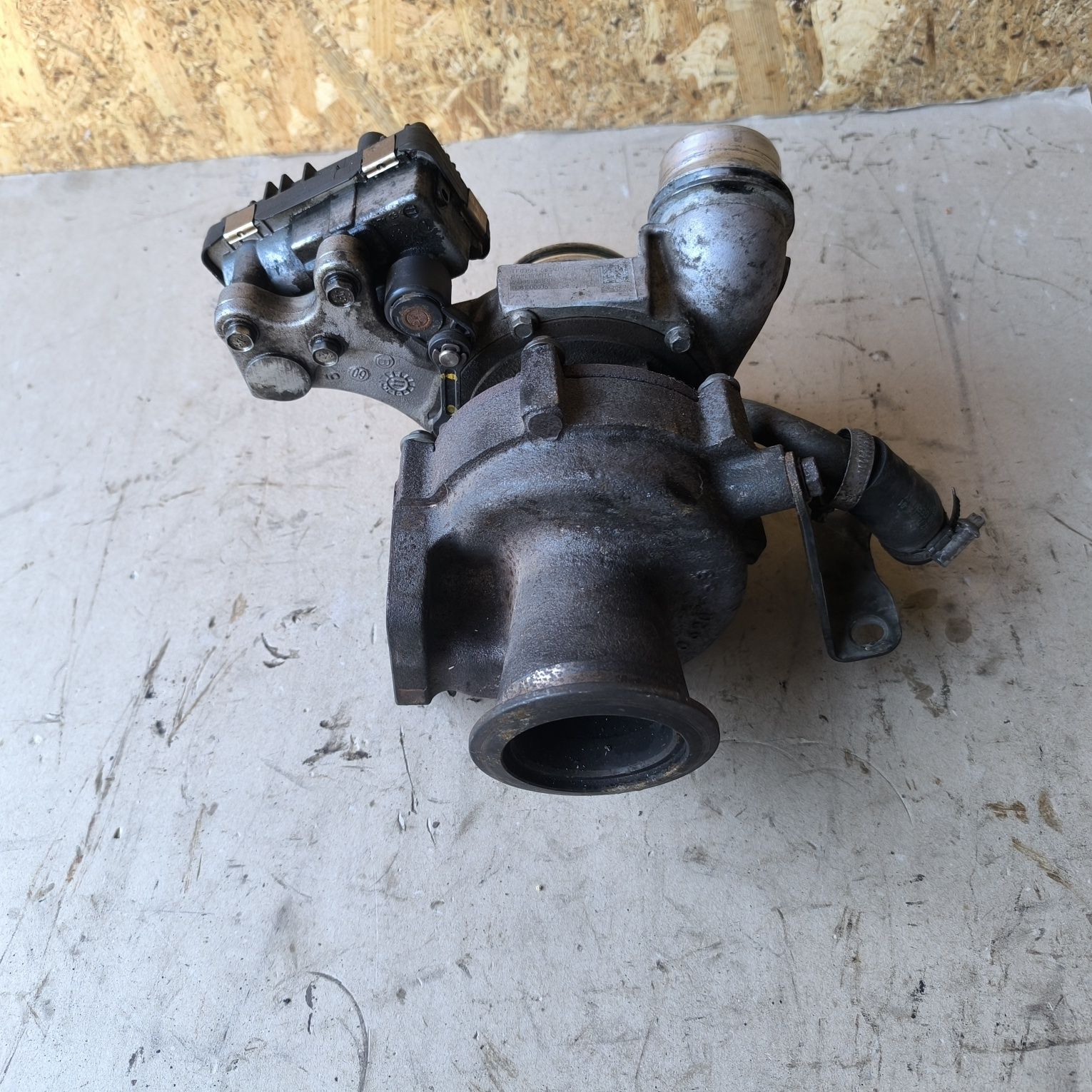 Turbosprężarka turbina nastawnik BMW F11 F10 F25 N47 2.0D