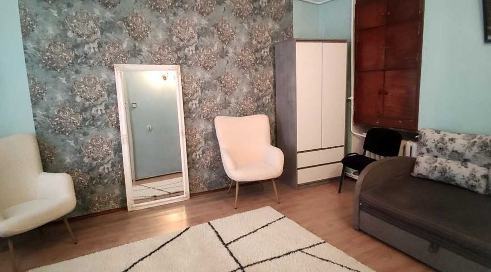 Продам НЕДОРОГО квартиру в центре