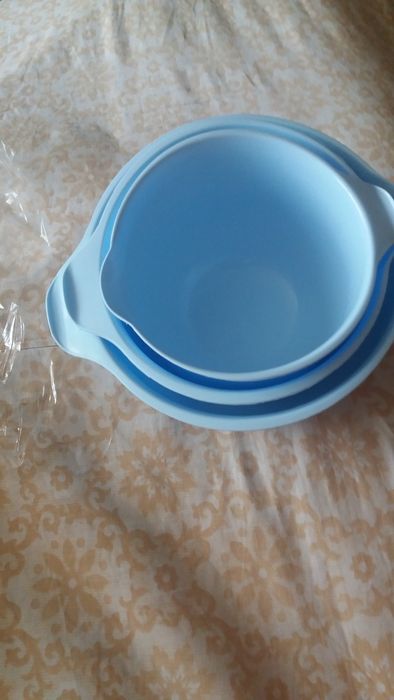 Комплект мисок  новый