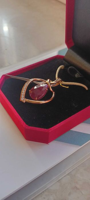 Zawieszka z naturalnym rubinem 7.57 ct bez obróbki cieplnej IGI 14K
