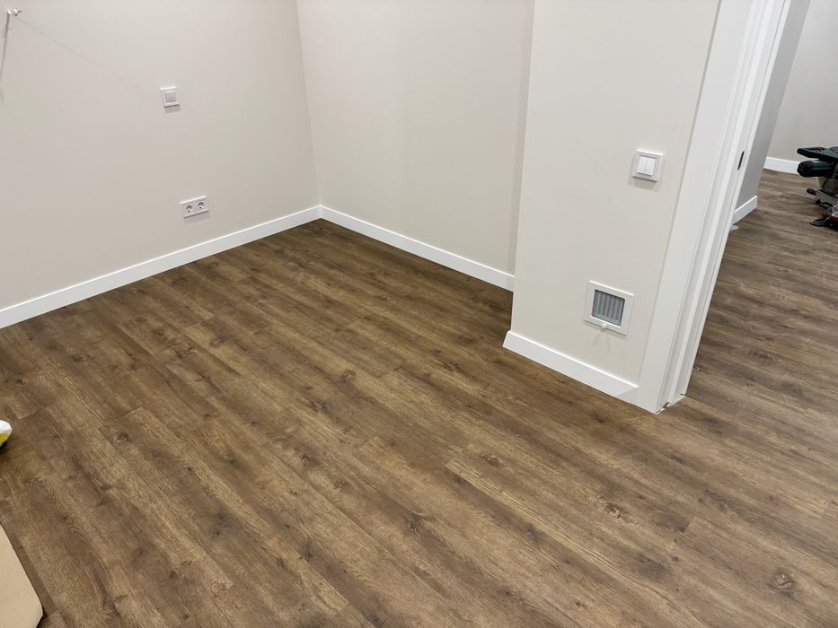 Професійний монтаж плінтуса, укладка дамінату , паркетноі дошки