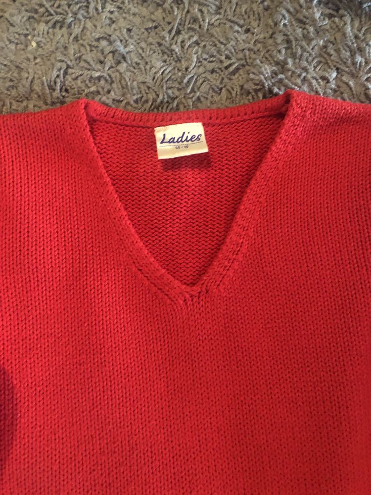 Czerwony sweterek damski rozciągliwy