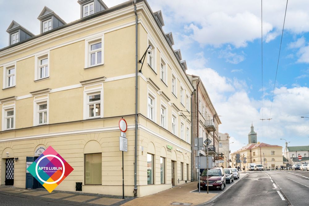 Kawalerka w budynku z windą, Centrum tuż obok Bramy Krakowskiej.