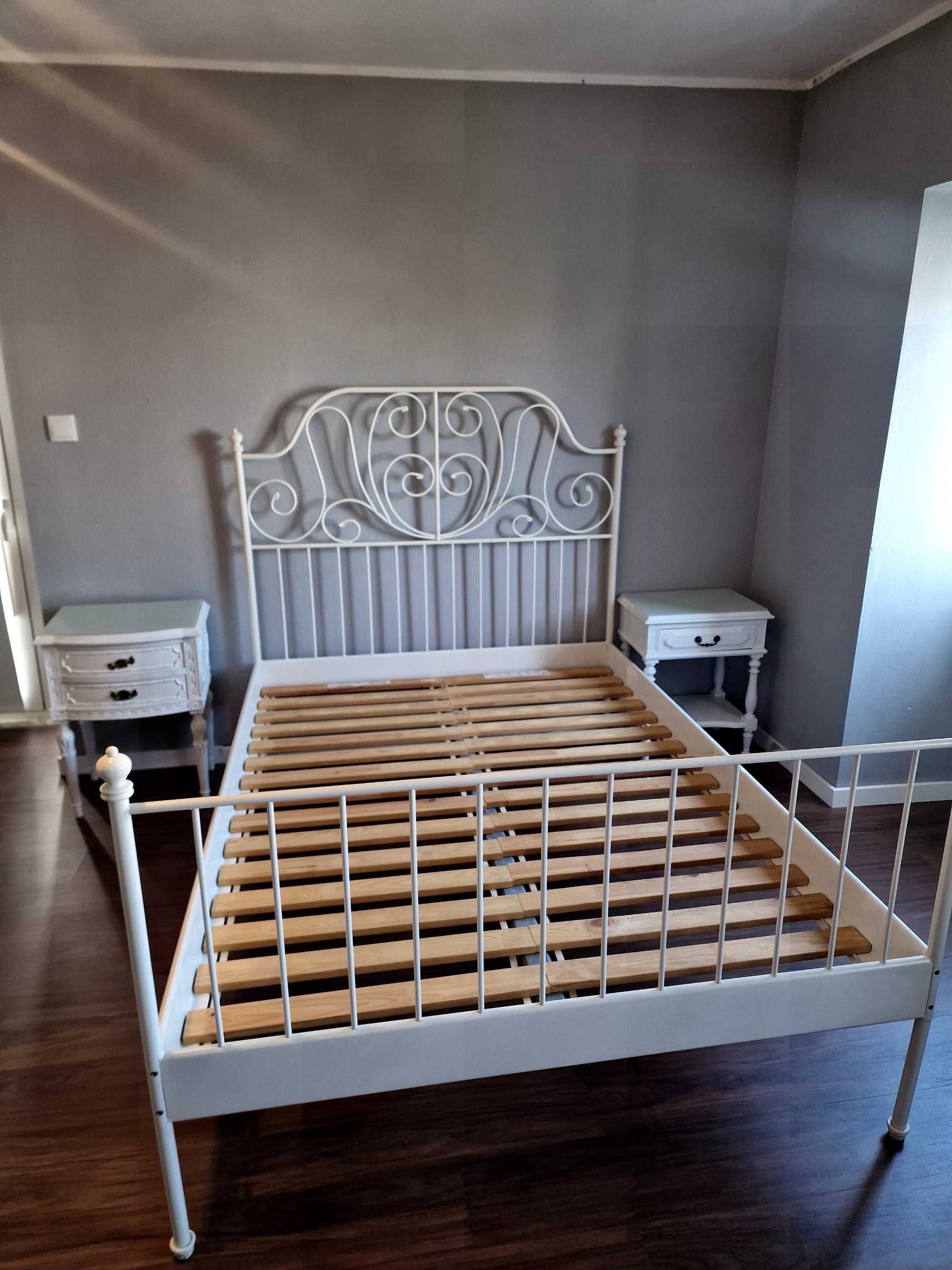 Cama com estrutura de Ferro casal