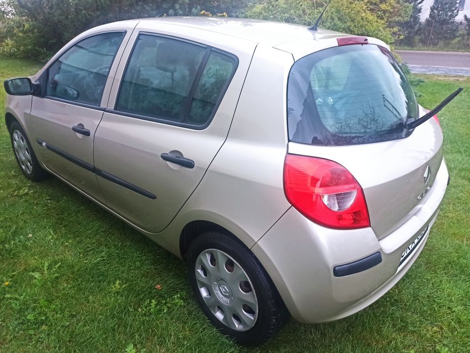 Renault clio 3  1.2 75 km 2007