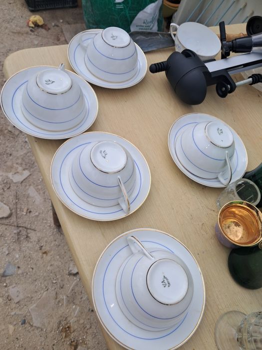 Cinco chavenas vista alegre, com pires risca azul