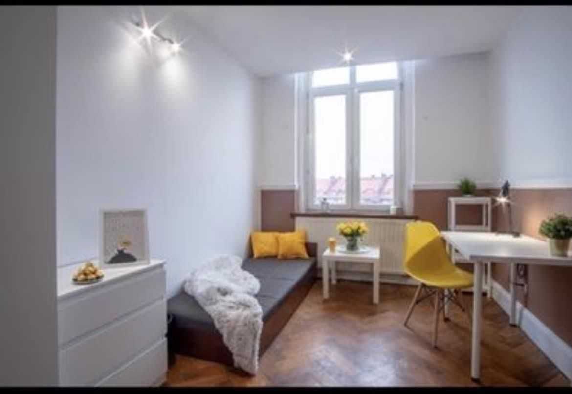Przytulny pokój studencki w ścisłym centrum ul. 1 Maja 15, + balkon