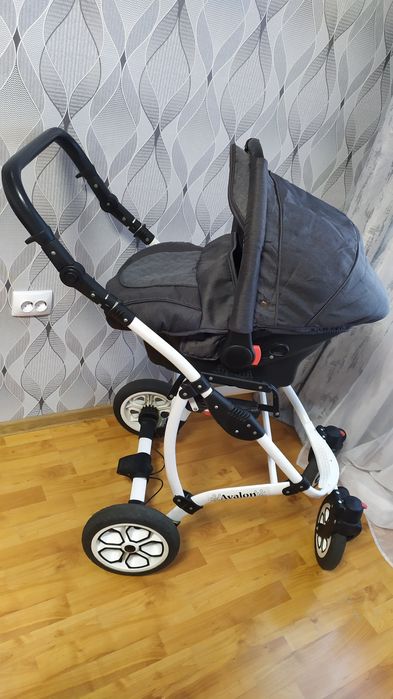 Продам коляску Avalon