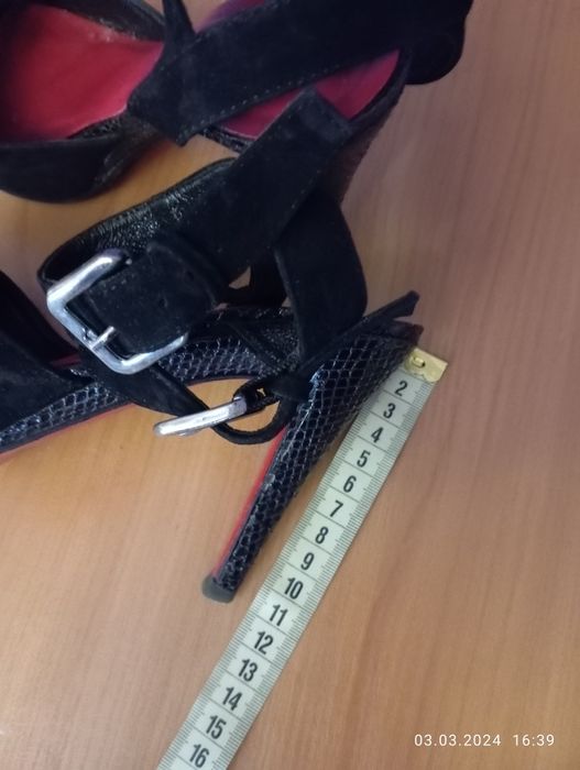 Босоніжки жіночі на високому каблуку