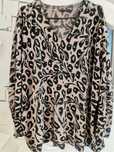 Sweter z motywem wzorzystym