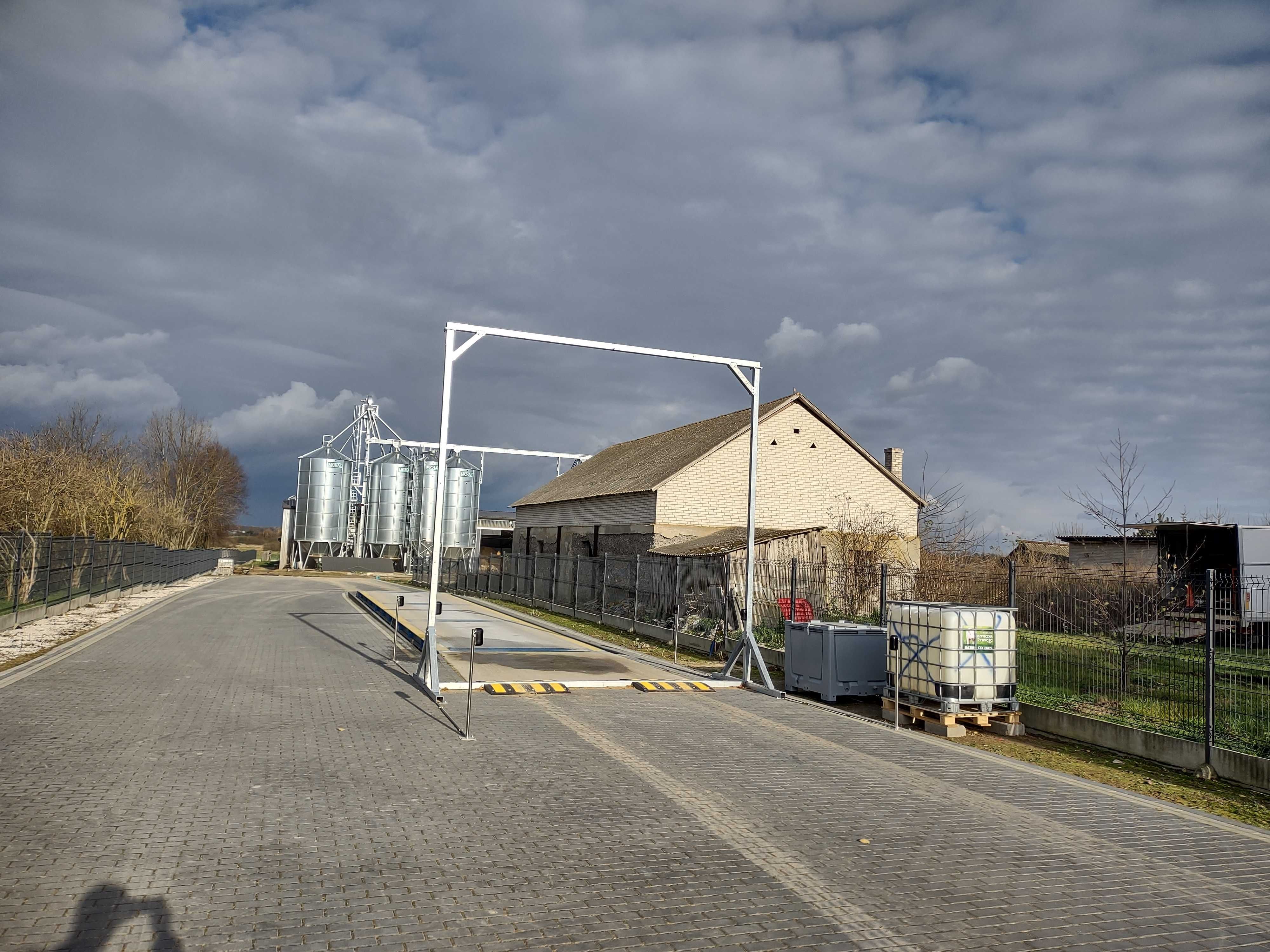 Brama dezynfekcyjna dla pojazdów. Dezynfekcja kół, podwozia i boków