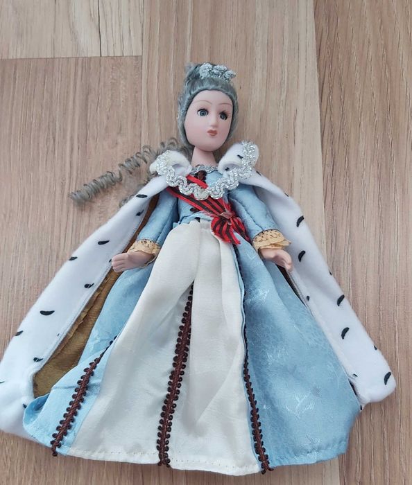 Piękna porcelanowa lalka + GRATIS