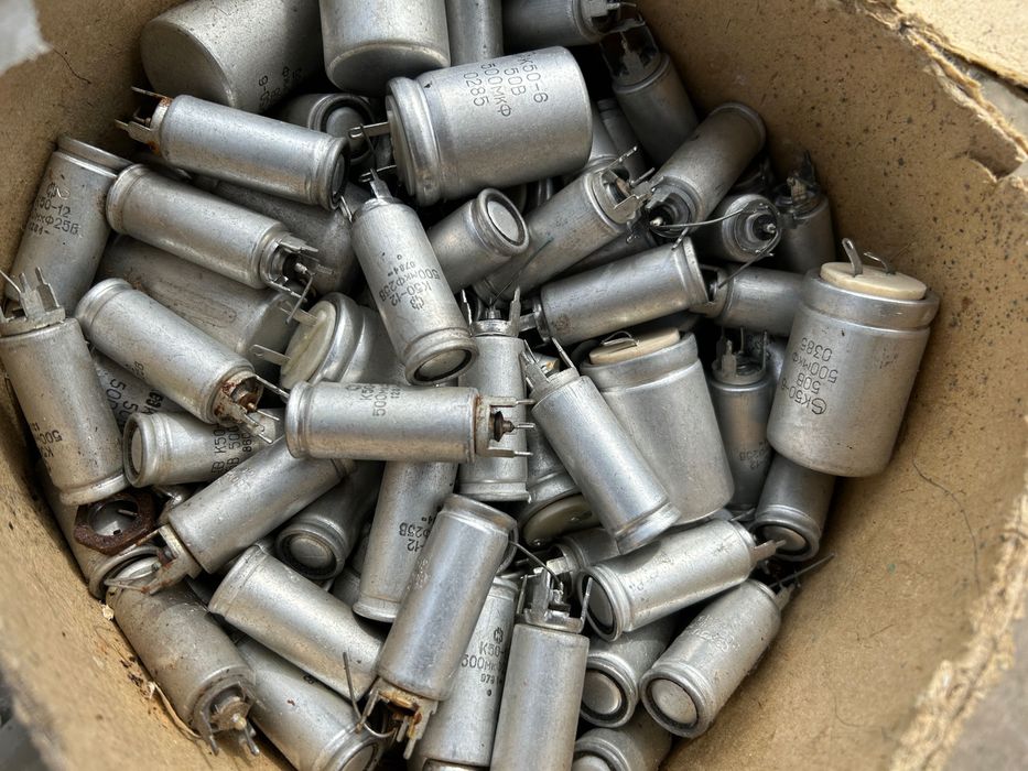 Конденсатори електролітичні К50-6 50, 100, 500 мкФ