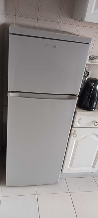 Frigorífico Combinado Haeger Compacto (Congelador Superior) - 143 cm