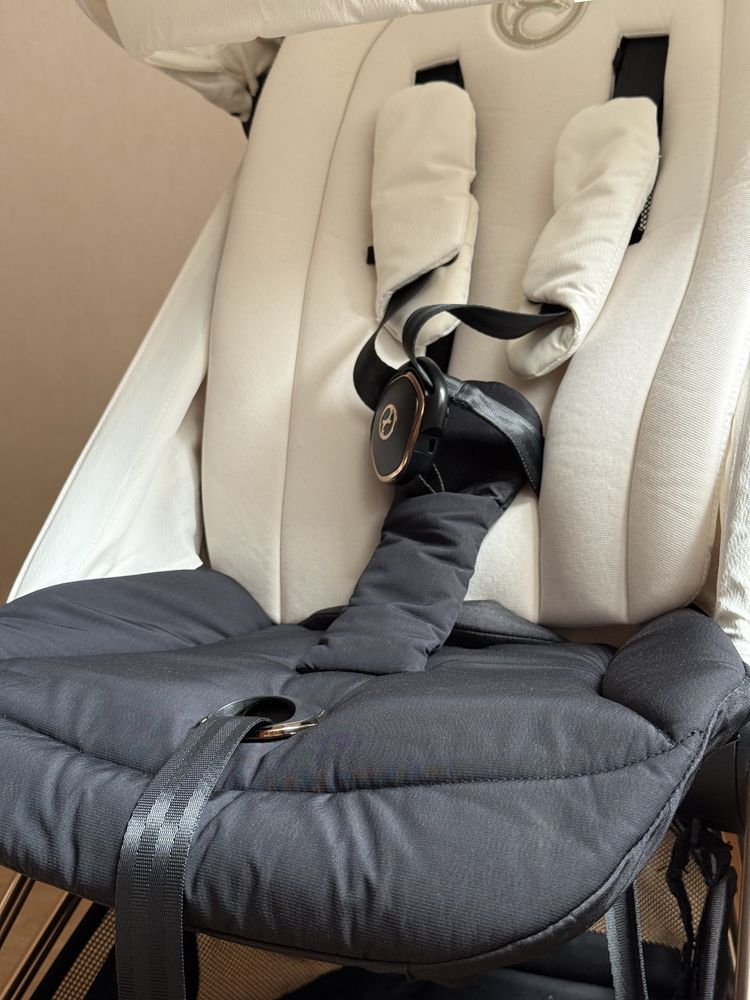 Прогулянкова коляска Cybex Coya
