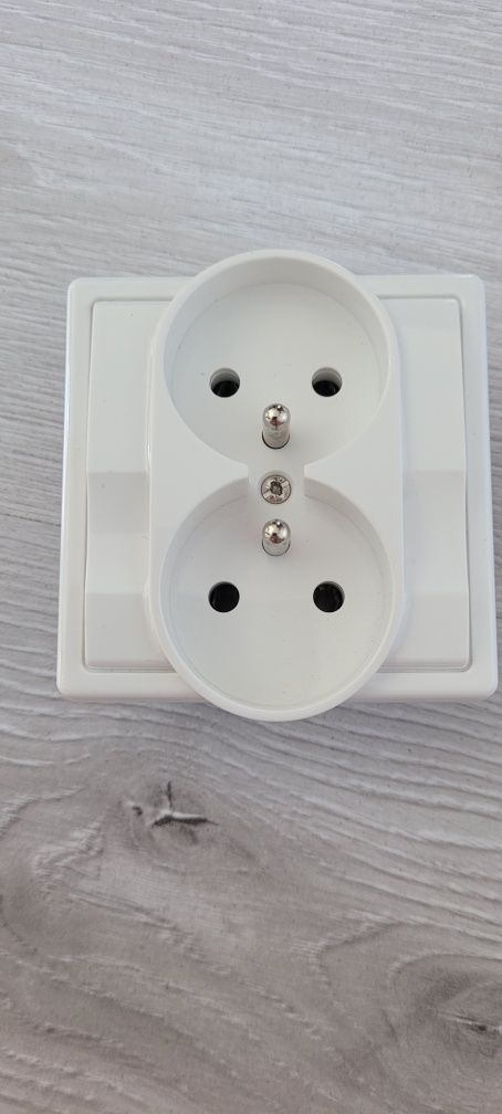 Nowe gniazdo gniazdko elektryczne podwójne eltra