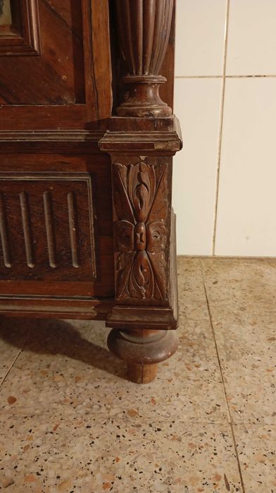 LEILÃO: Armário Francês em Madeira Maciça, Grande Espelho, séc. XIX-XX