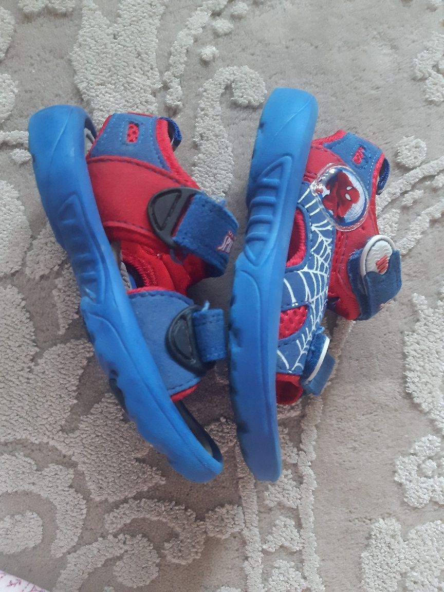 Босоніжки сандалі Adidas та Marvel