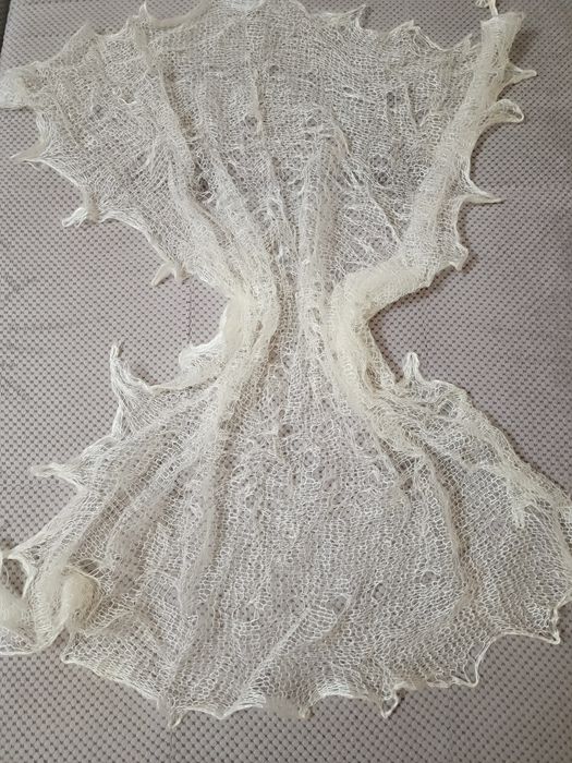 Ажурна пухова хустка «Павутинка» ручної роботи з 100% овечого пуху