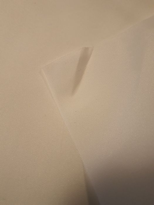 Tkanina biała nieprzemakalna szer.150 cm.