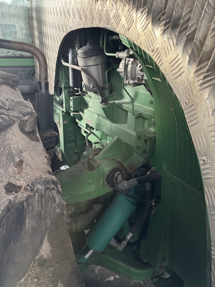 Трактор John Deere 8420