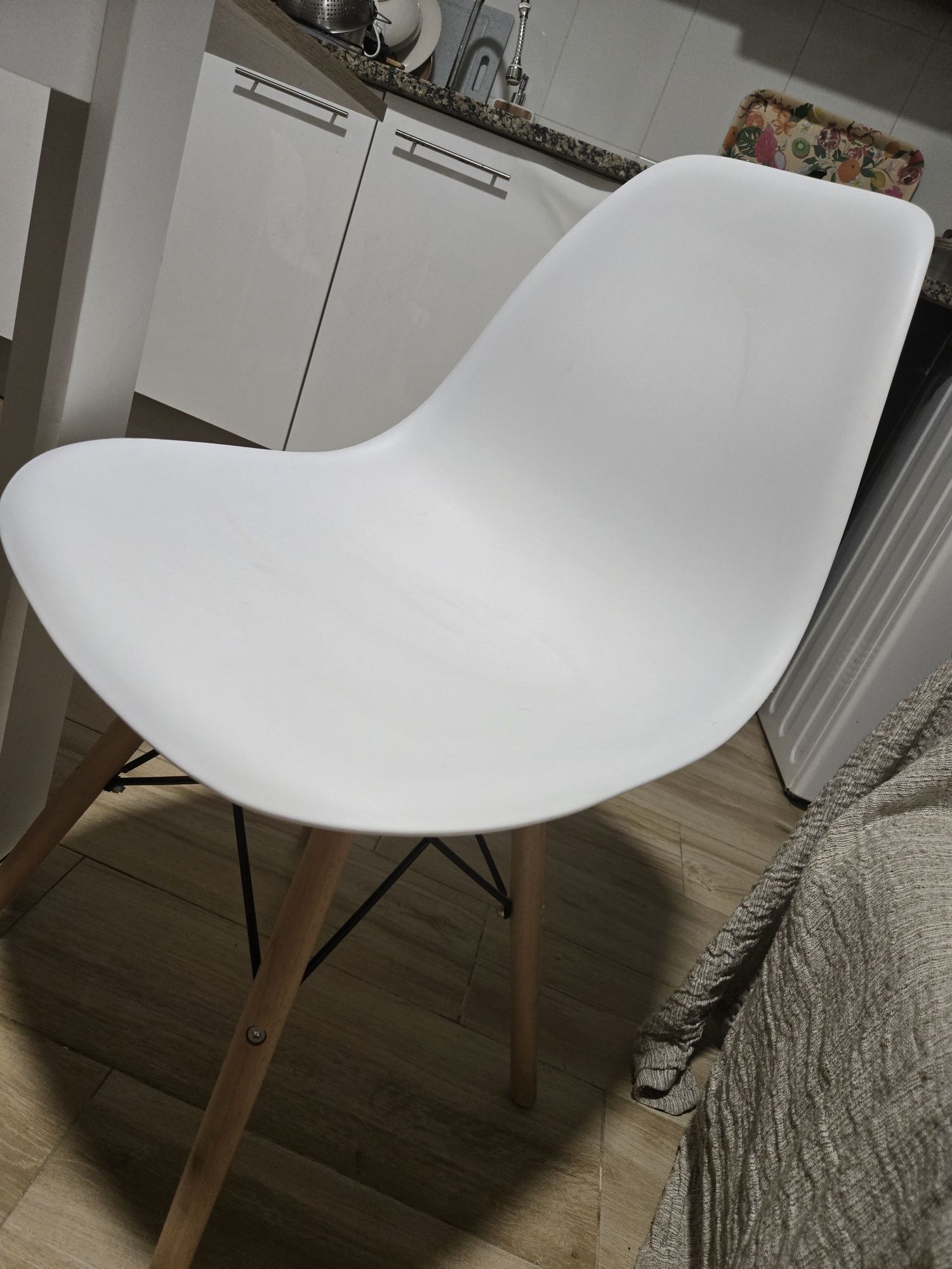 Mesa extensível e 2 cadeiras
