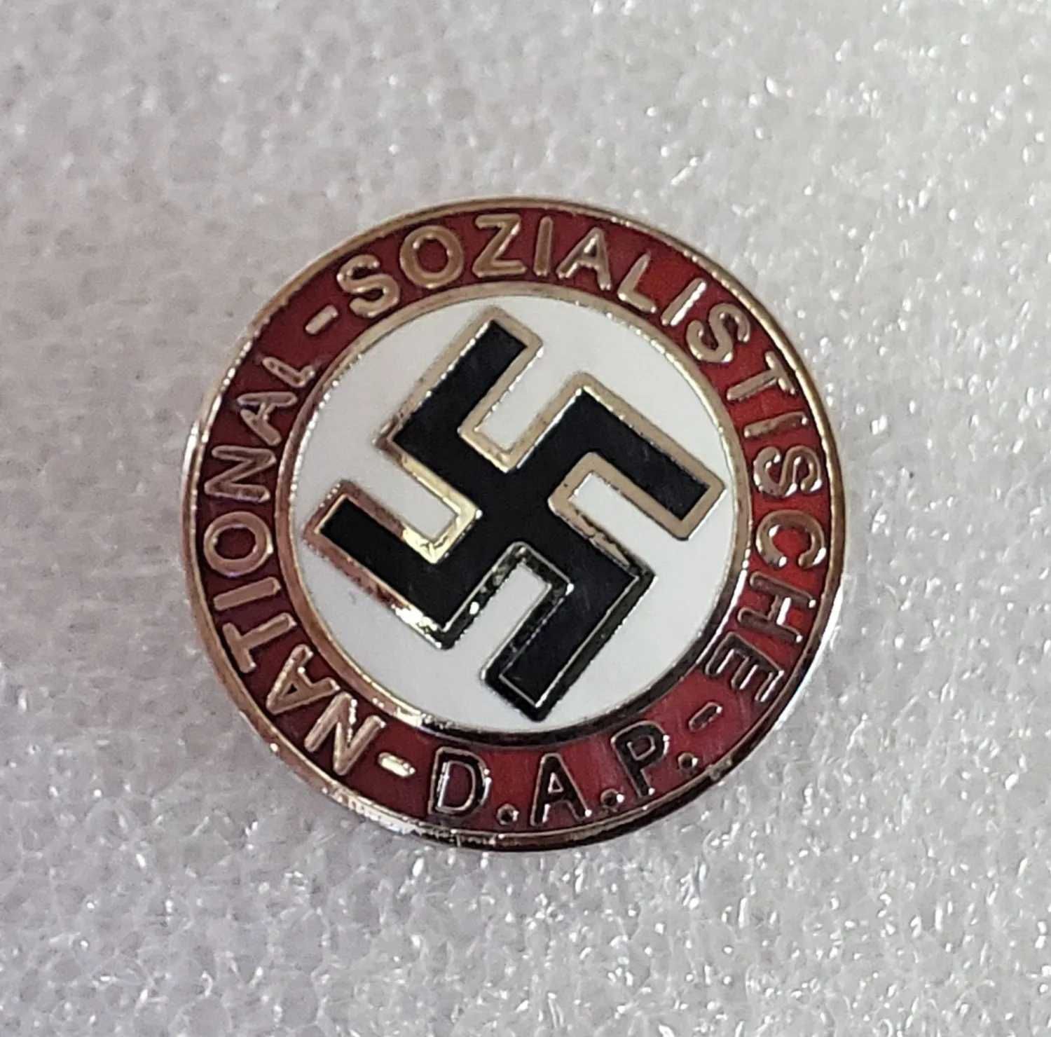 Значки NSDAP золотой партийный  и другие 3 рейх