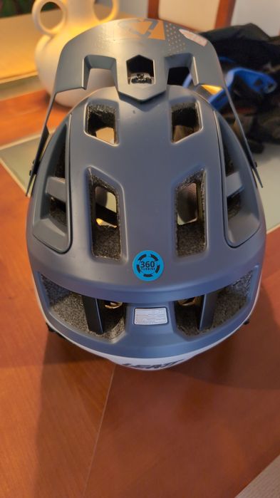 Proteção de bike, capacete, colete etc