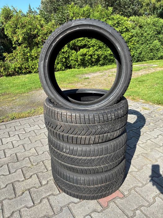 Opony zimowe 235 35 R19 Pirelli sottozero 3 bieżnik 7 mm jak nowe
