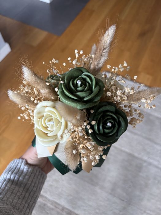 Bukiet z kwiatów woskowych i naturalnych – eco dekoracja