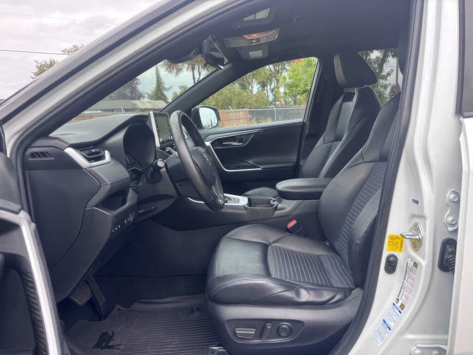 Toyota RAV4 Hybrid XSE      2020