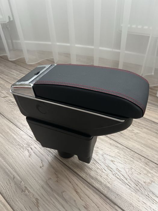 Продам підлокітник для Toyota Aqua (новий)