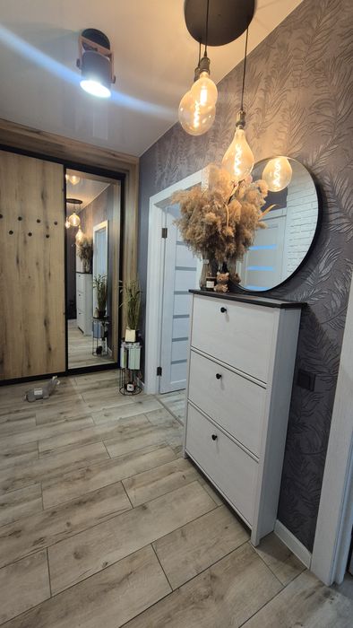 Двокімнатна квартира з кладовкою в ціні! Буча!