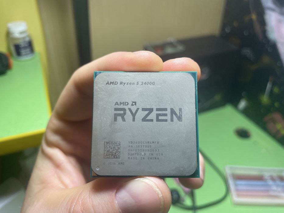 Процесор з кулером AMD Ryzen 5 2400g