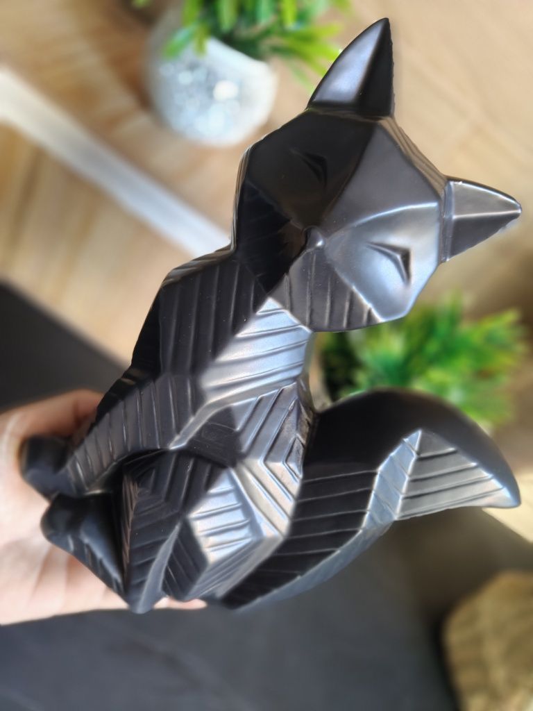 Figurka dekoracyjna czarny geometryczny kot